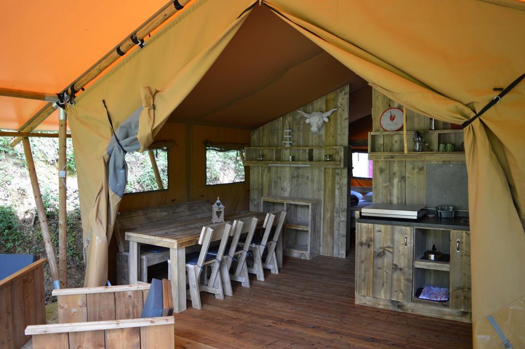 Camping Moulin De Chaules Saint-Constant Exteriér fotografie
