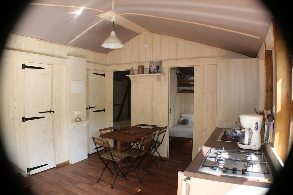 Camping Moulin De Chaules Saint-Constant Exteriér fotografie