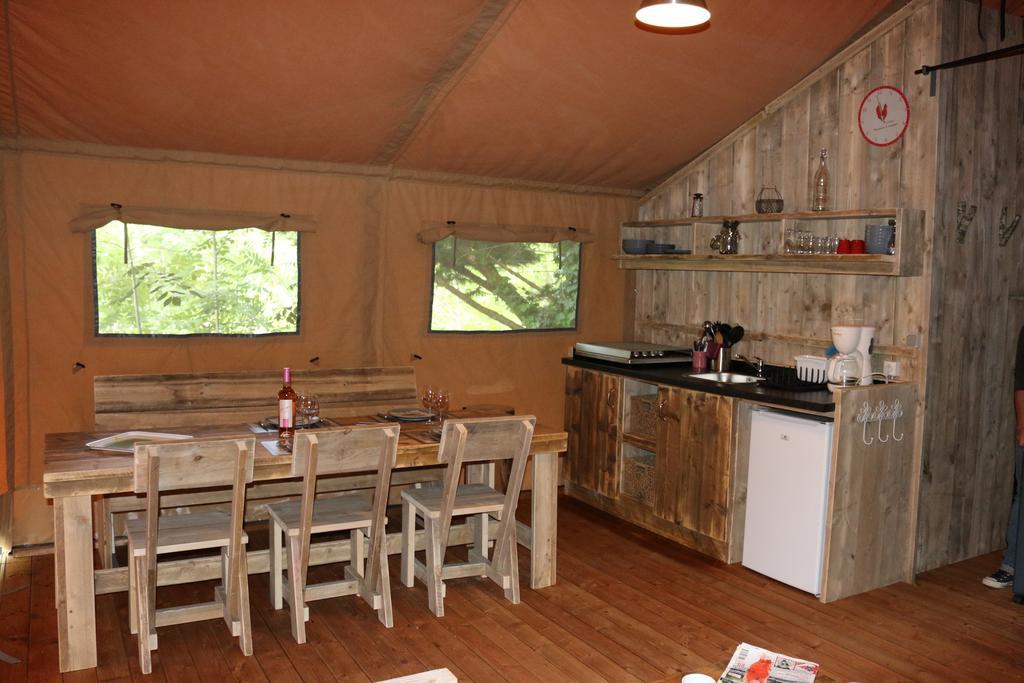 Camping Moulin De Chaules Saint-Constant Exteriér fotografie